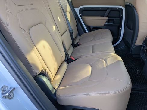 New 2026 Land Rover Defender 110 X-Dynamic SE image 17