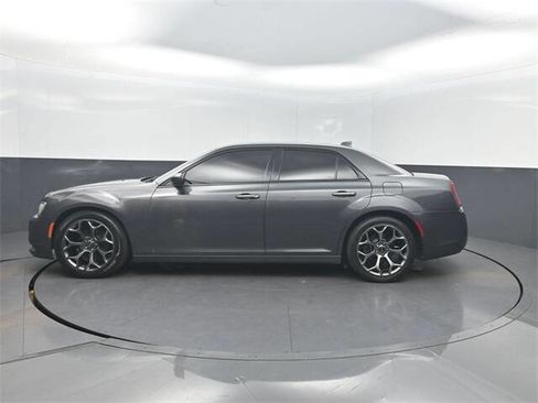 Used 2019 Chrysler 300 S image 2
