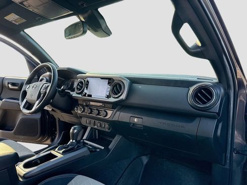 Used 2022 Toyota Tacoma TRD Sport image 27