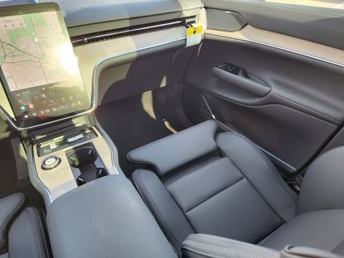 New 2025 Volvo EX90 Plus w/ Protection Package Premier AWD/4WD image 10