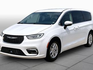 Used 2023 Chrysler Pacifica Touring-L FWD video 2