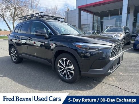 Used 2025 Toyota Corolla Cross XLE w/ Convenience Package image 2