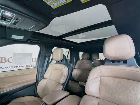 New 2025 Lincoln Navigator Black Label image 23