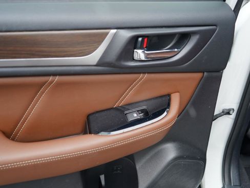 Used 2017 Subaru Outback 3.6R Touring image 44