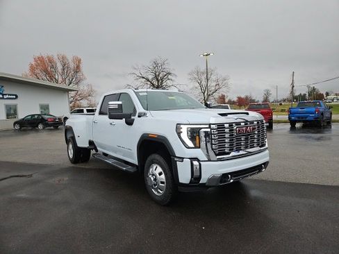 New 2026 GMC Sierra 3500 Denali w/ Denali Reserve Package image 4