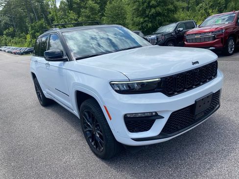 Used 2023 Jeep Grand Cherokee Summit AWD/4WD image 1