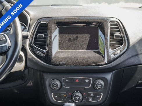 Used 2019 Jeep Compass Latitude FWD image 17