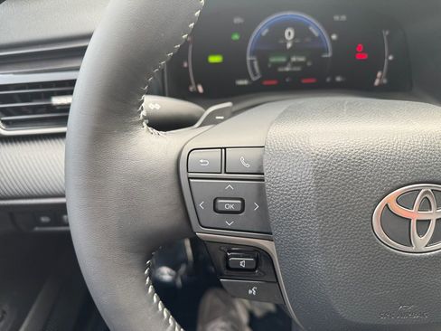 Used 2025 Toyota Camry SE w/ Convenience Package image 29