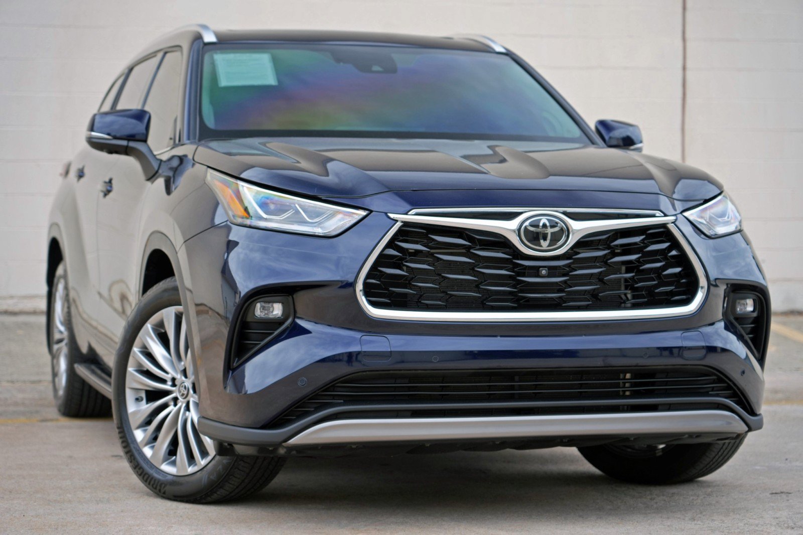 Used 2024 Toyota Highlander Platinum FWD image 4
