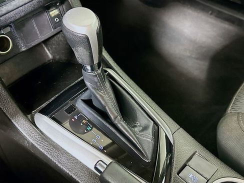 Used 2019 Toyota Corolla LE image 18