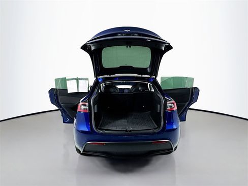 Used 2022 Tesla Model Y Long Range image 38