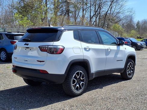 Used 2025 Jeep Compass Trailhawk AWD/4WD image 5