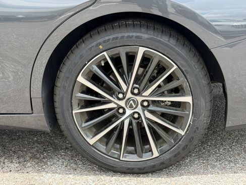 Used 2024 Lexus ES 350 w/ Premium Package FWD image 11
