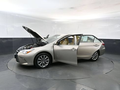Used 2016 Toyota Camry XLE w/ Moonroof Package FWD image 27