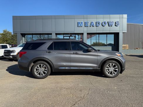 Used 2021 Ford Explorer XLT w/ Equipment Group 202A image 7