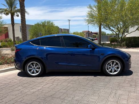 Used 2021 Tesla Model Y Long Range AWD/4WD image 3