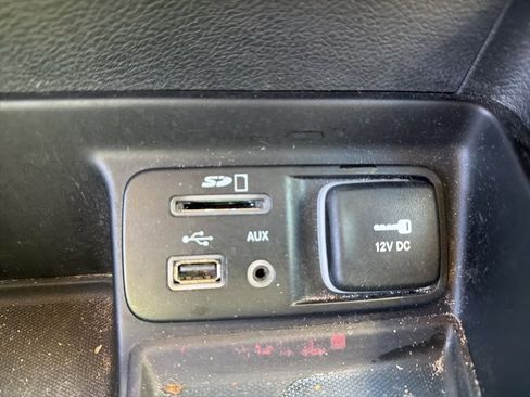 Used 2017 Jeep Cherokee Limited image 20