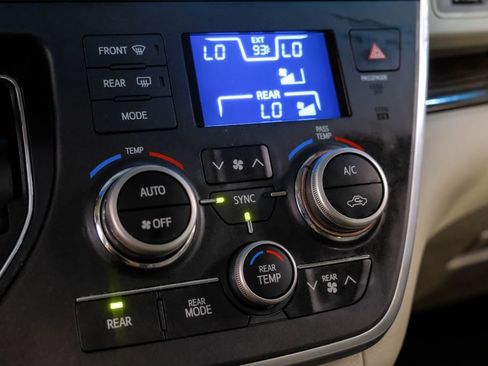Used 2016 Toyota Sienna XLE w/ XLE Navigation Package FWD image 34