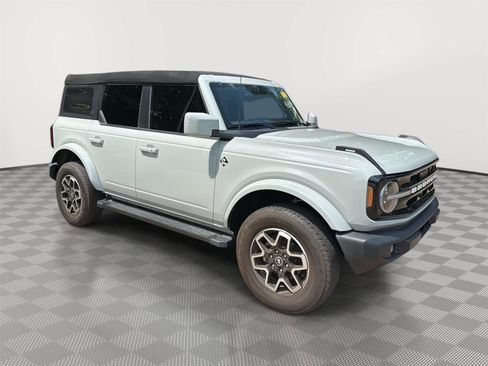 Used 2024 Ford Bronco Outer Banks AWD/4WD image 3