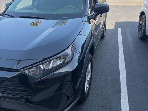 Used 2019 Toyota RAV4 LE AWD/4WD image 5