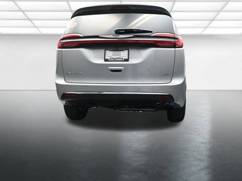 New 2026 Chrysler Pacifica Select image 23