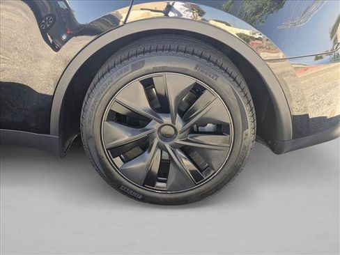 Used 2025 Tesla Model Y Long Range AWD/4WD image 25