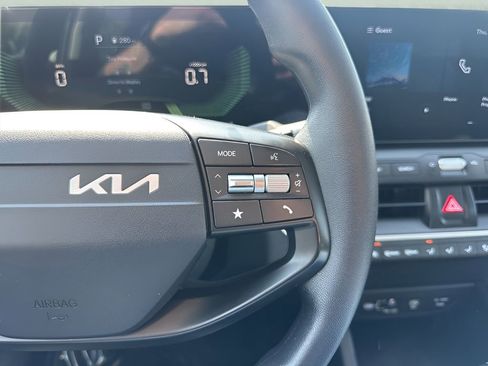 Used 2025 Kia K4 LXS image 14
