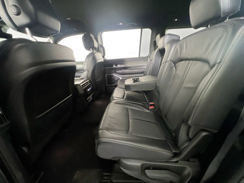 Used 2022 Jeep Wagoneer Series II AWD/4WD image 25
