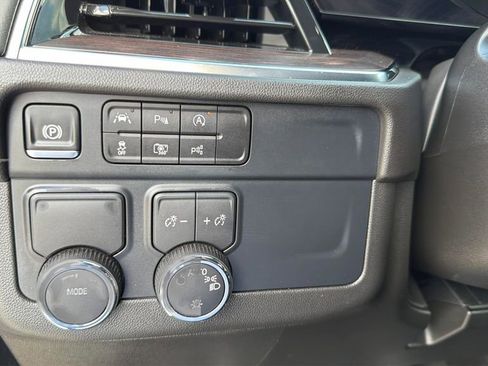 Certified 2025 Chevrolet Suburban LS RWD image 24