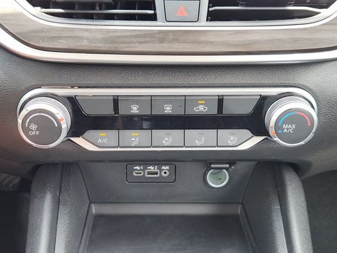 Used 2025 Nissan Altima 2.5 SV FWD image 19