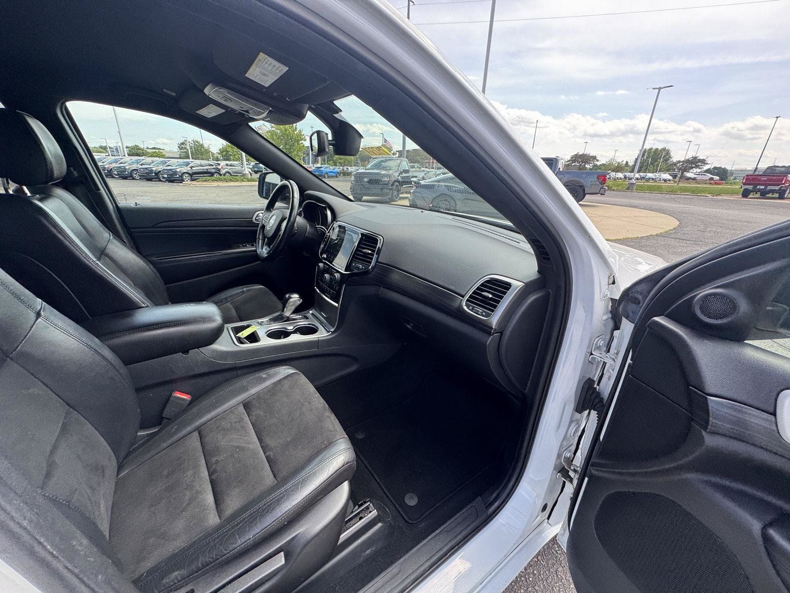 Used 2020 Jeep Grand Cherokee Altitude AWD/4WD image 19