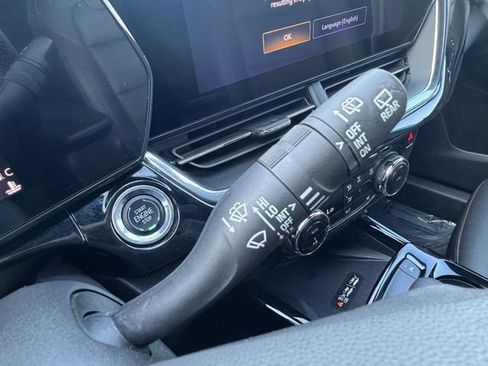 Used 2025 Chevrolet Trax RS w/ Sunroof Package image 12