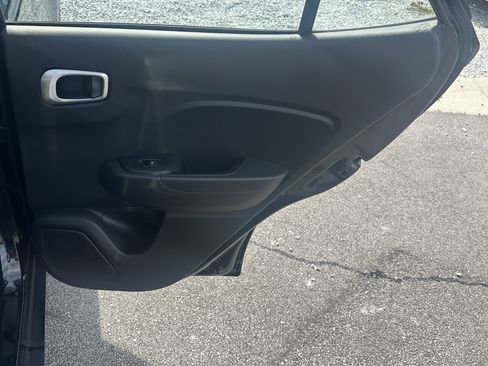 Used 2024 Hyundai Venue SEL FWD image 15