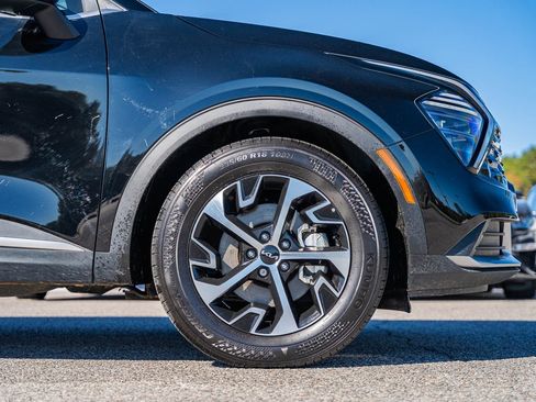 Used 2025 Kia Sportage EX image 9