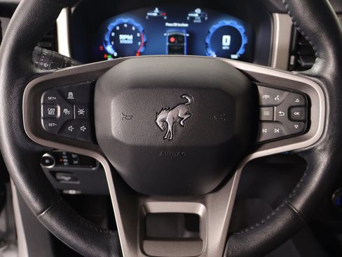 Used 2025 Ford Bronco Outer Banks AWD/4WD image 3