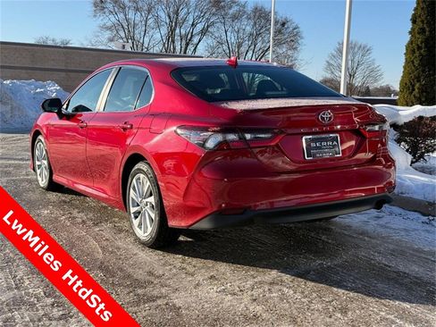 Used 2023 Toyota Camry LE image 5