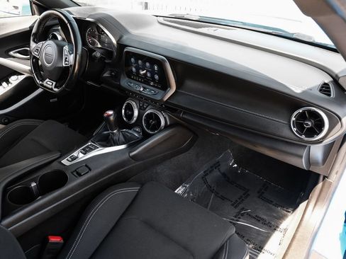 Used 2023 Chevrolet Camaro LT w/ Technology Package RWD image 10