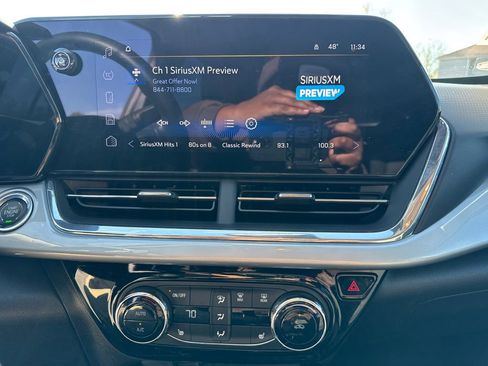 Certified 2025 Chevrolet Trax LT w/ LT Convenience Package image 28