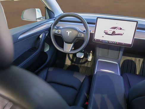 Used 2023 Tesla Model Y Performance image 23