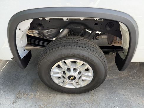 Used 2025 Chevrolet Silverado 2500 LT w/ Convenience Package AWD/4WD image 8
