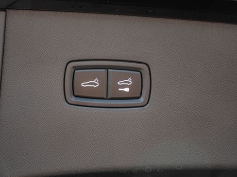 Certified 2024 Porsche Cayenne S AWD/4WD image 32