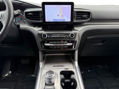 Used 2020 Ford Explorer XLT w/ Equipment Group 202A AWD/4WD image 12