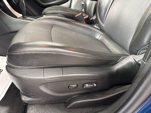 Used 2019 Chevrolet Trax LT w/ LT Convenience Package FWD image 13