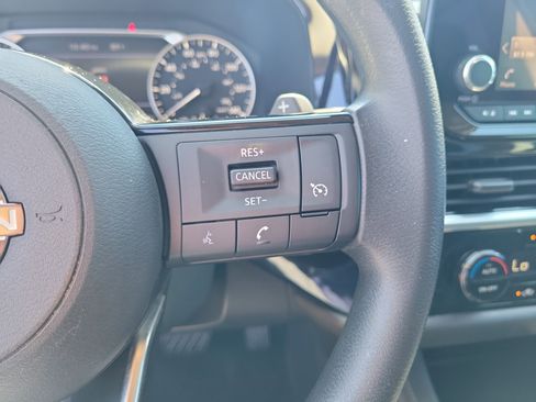Used 2022 Nissan Pathfinder S FWD image 24