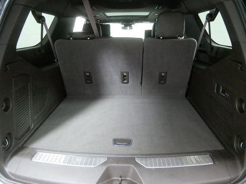 Used 2023 GMC Yukon XL Denali image 5