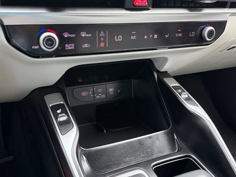 Used 2024 Kia Sorento EX w/ Panoramic Sunroof Package FWD image 25
