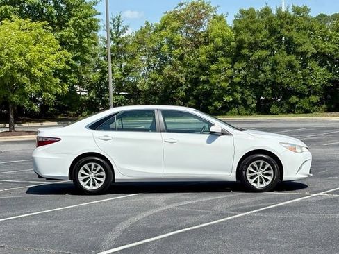 Used 2017 Toyota Camry LE FWD image 9