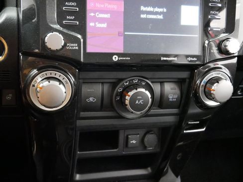 Used 2024 Toyota 4Runner TRD Off-Road Premium image 37