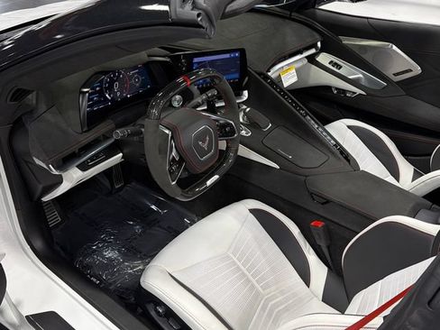 Used 2023 Chevrolet Corvette Z06 w/ Z07 Performance Package RWD image 9