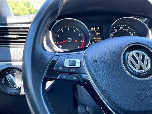 Used 2016 Volkswagen Jetta SEL FWD image 19